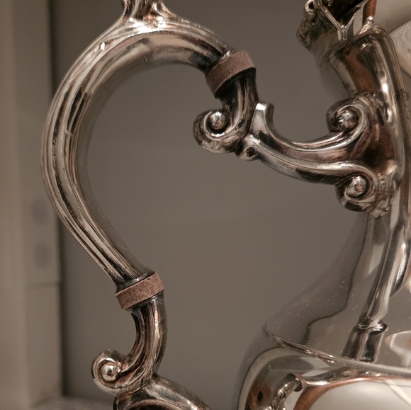FB Rogers Vintage Silverplate Teapot - Picture 3 of 8